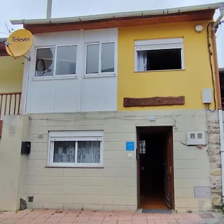 La Casita Del Bierzo Holiday home Carracedelo